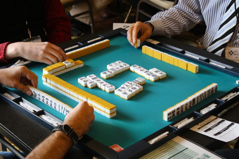 Mahjong - guide til regler, brikker, strategi og online spil